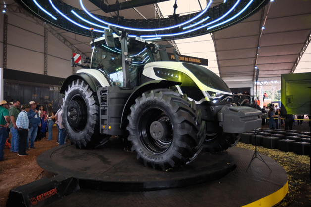 Valtra apresenta inovações em máquinas agrícolas na Coopercitrus